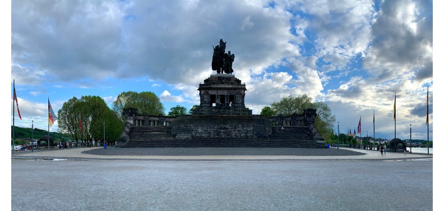 Deutsches Eck Das Bild zeigt eine Panoramaaufnahme des Kaiser-Wilhelm-Denkmals am Deutschen Eck.