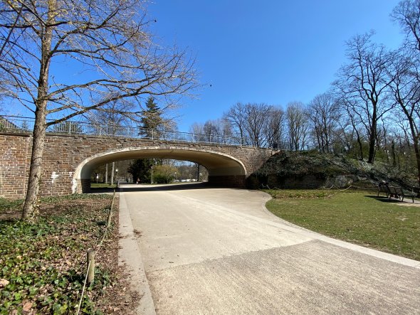 Seitenansicht der Mozartbrücke Seitenansicht der Mozartbrücke