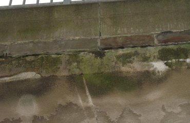 Bauwerksschäden an der Mozartbrücke