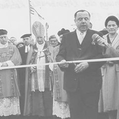 In Anwesenheit des damaligen Ministerpräsidenten Peter Altmeier wurde die neue Brücke am 18. Juli 1954 feierlich eröffnet.