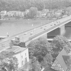 Das Bild zeigt die Pfaffendorfer Brücke kurz vor den Sanierungsmaßnahmen 1991.