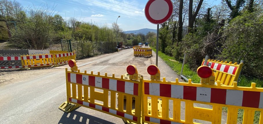 Alte Heerstraße Baustellenabsperrungen verhindern die Durchfahrt der Alten Heerstraße.