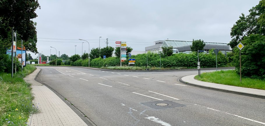 Andernacher Straße Das Foto zeigt die Andernacher Straße Kreuzung Von-Kuhl-Straße.
