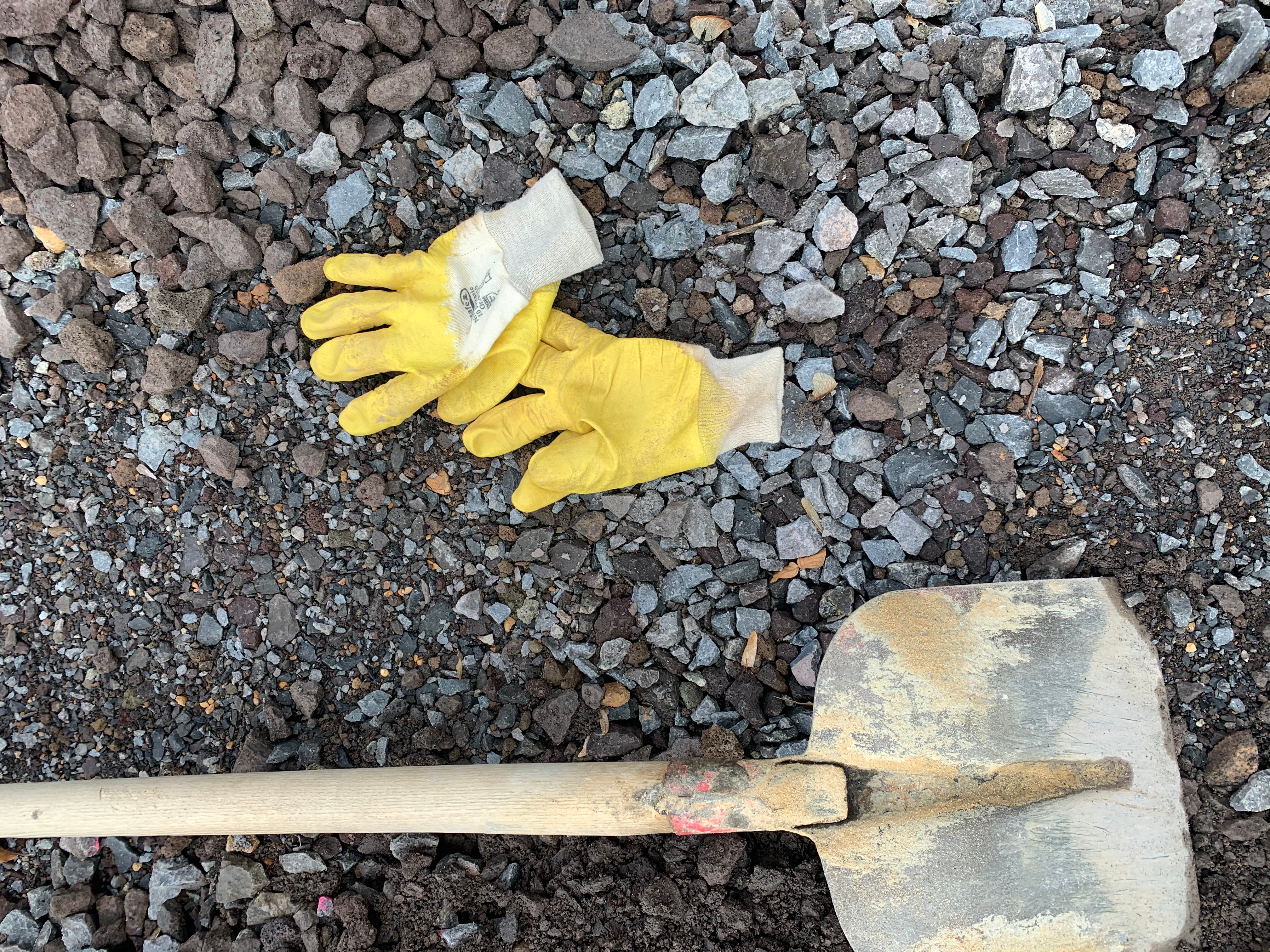 Handschuh und Hammer