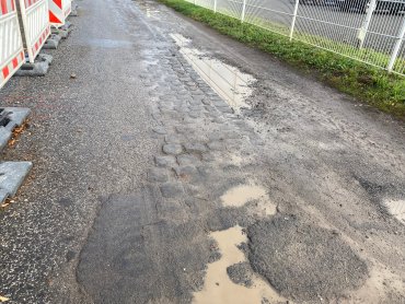 Aktuelle Schäden in der Pastor-Klein-Straße und der Peter-Klöckner-Straße. Aktuelle Schäden in der Pastor-Klein-Straße und der Peter-Klöckner-Straße.