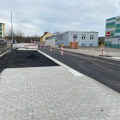 Im Straßenausbau wurden bereits zwei neue Bushaltestellen mit eingeplant für das neue Moselbad. 