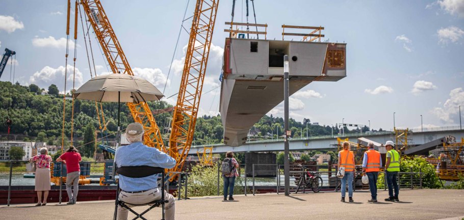 So mancher Zuschauer wollte sich den spektakulären Einhub nicht entgehen lassen. So mancher Zuschauer wollte sich den spektakulären Einhub nicht entgehen lassen.
