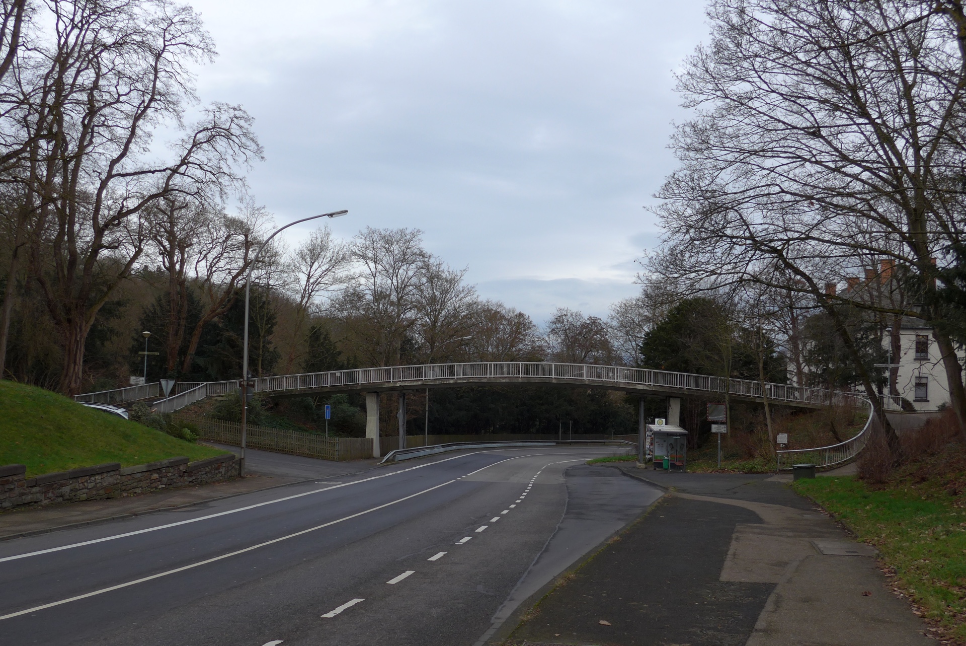 Fußgängerbrücke der Simmerner Straße auf der Karthause.