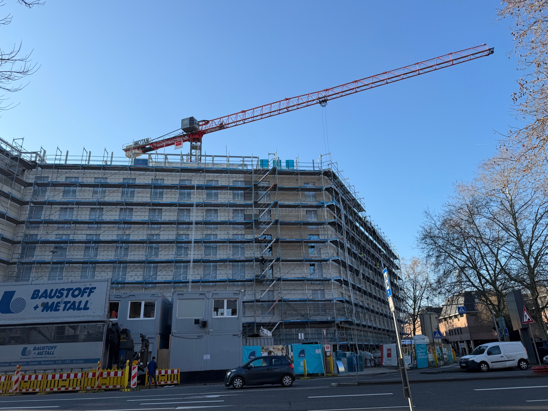 Für den Abbau des Krans sind verkehrliche Einschränkungen im Kreuzungsbereich leider unumgänglich. Für den Abbau des Krans sind verkehrliche Einschränkungen im Kreuzungsbereich leider unumgänglich.