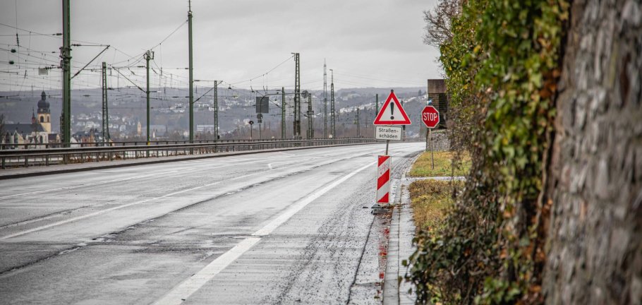Die Bundesstraße 42 zwischen dem Koblenzer Ehrenbreitstein und Urbar soll 2026 saniert werden.