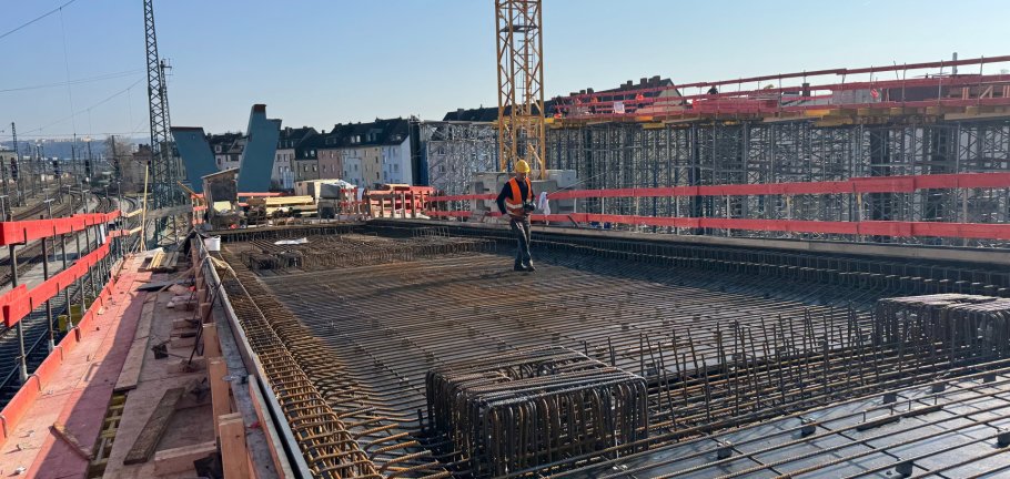 Die Schalungs- und Stahlarbeiten auf der Goldgruber Seite sind fast abgeschlossen. 