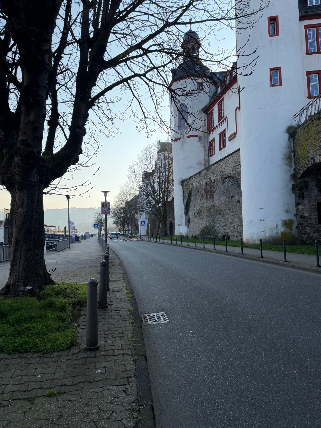 Temporäre halbseitige Sperrung am Peter-Altmeier-Ufer