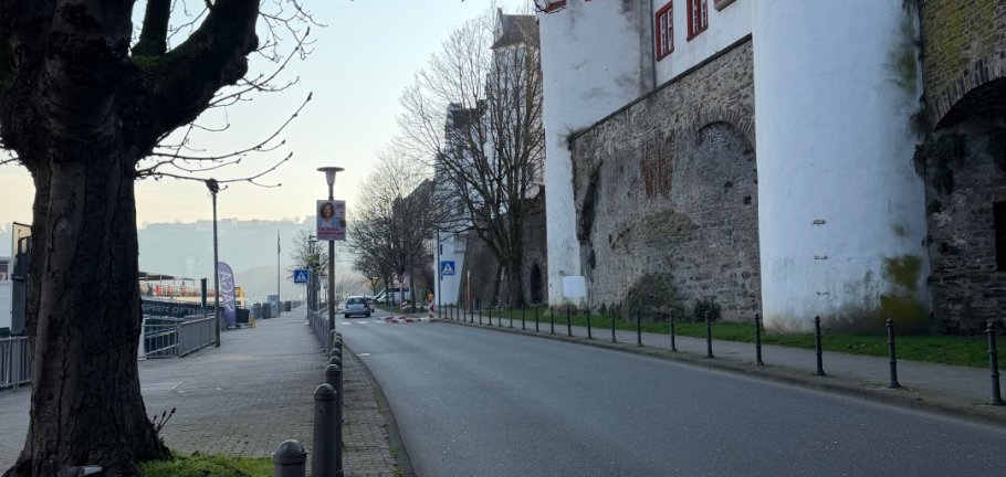 Temporäre halbseitige Sperrung am Peter-Altmeier-Ufer Temporäre halbseitige Sperrung am Peter-Altmeier-Ufer