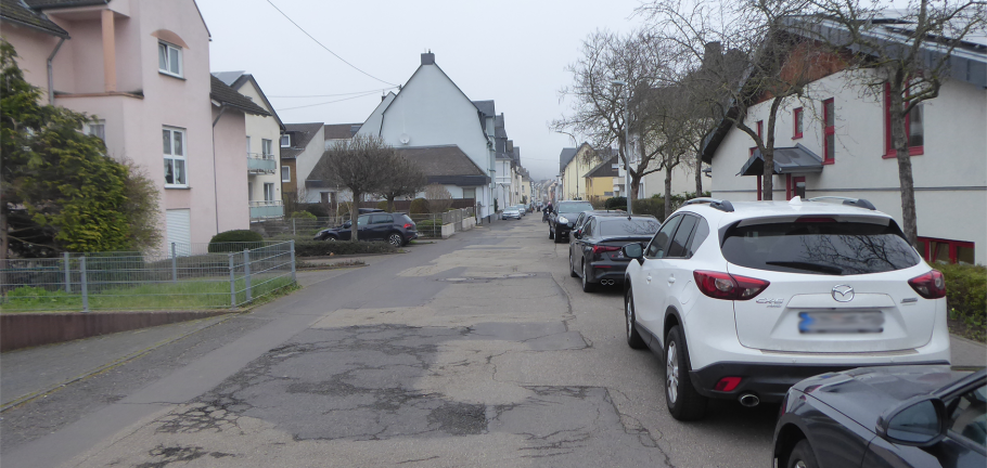 Die Straßenschäden in der Gulisastraße in Koblenz-Güls werden im Zuge des Ausbaus beseitigt. Die Straßenschäden in der Gulisastraße in Koblenz-Güls werden im Zuge des Ausbaus beseitigt.