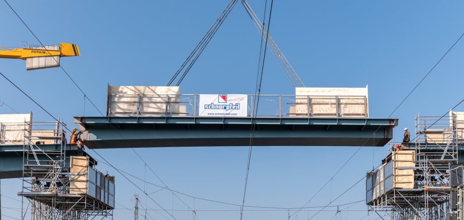 Die Stahlbauteile konnten am Wochenende erfolgreich eingehoben werden. 