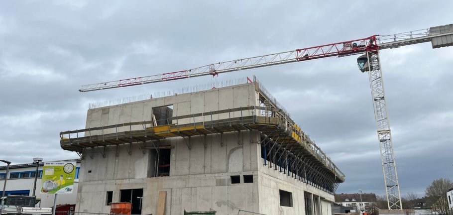 Der Erweiterungsbau der Goethe-Realschule plus im Rohbau. 