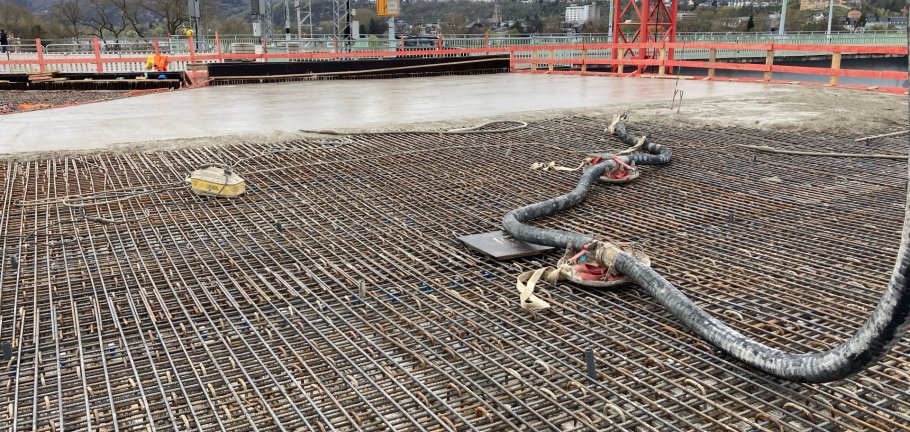 Bevor die Betonage stattfinden konnte, musste die Stahlbewährung hergestellt werden. Bevor die Betonage stattfinden konnte, musste die Stahlbewährung hergestellt werden.