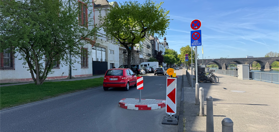 Die ausgewiesenen Ladezonen am Peter-Altmeier-Ufer werden im Zuge der Optimierung entfernt. 