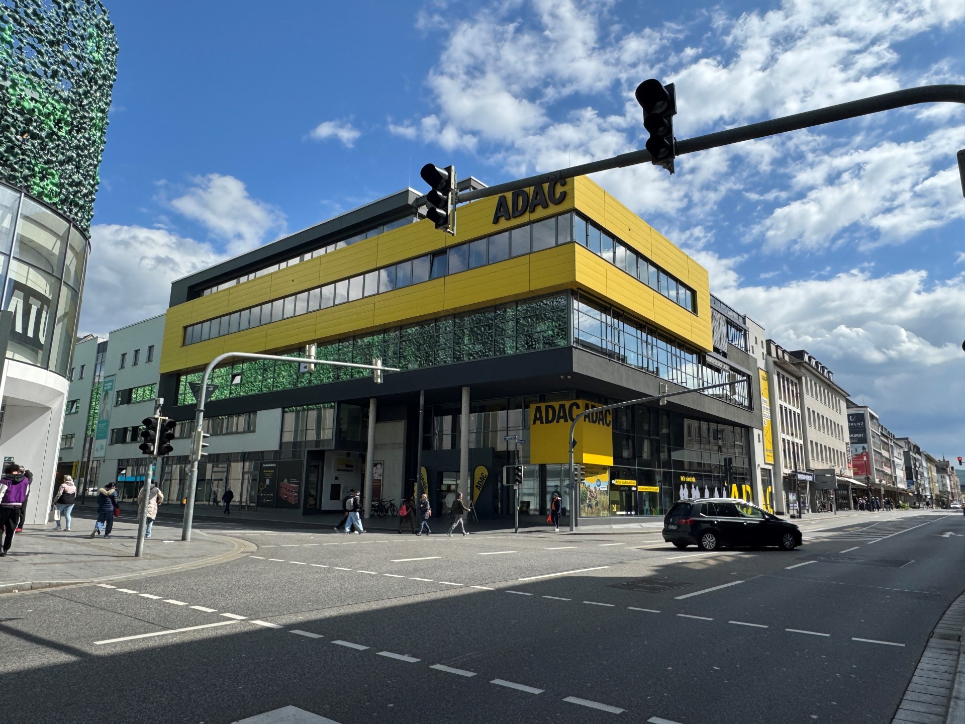 Die Lichtsignalanlage an der Kreuzung Luisenstraße/ Viktoriastraße ist ausgefallen. 