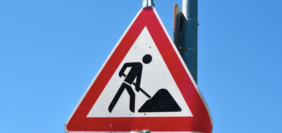 Die Stützwand in der Straße "Kniebreche" muss saniert werden. Deshalb wird die Straße für rund drei Monate gesperrt.