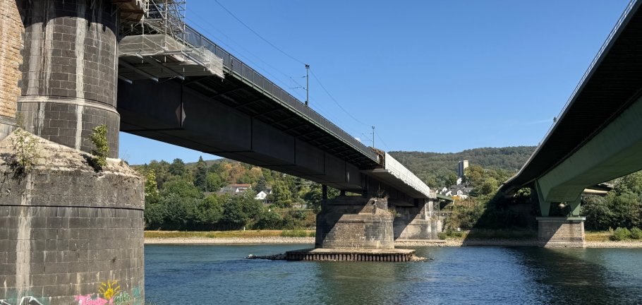 Wegen Arbeiten der Deutschen Bahn muss die Horchheimer Brücke für fünf Wochen gesperrt werden. Wegen Arbeiten der Deutschen Bahn muss die Horchheimer Brücke für fünf Wochen gesperrt werden.