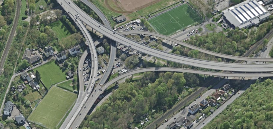 Auf der Südbrücke stehen Asphaltarbeiten an. Auf der Südbrücke stehen Asphaltarbeiten an.